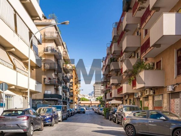 locale commerciale in vendita a Palermo in zona Libertà