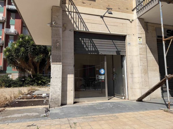 negozio in vendita a Palermo in zona Montepellegrino