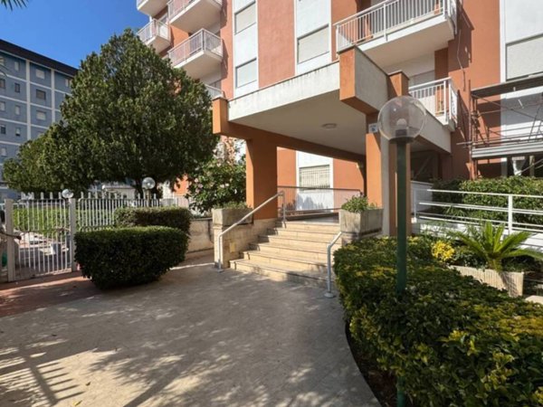 ufficio in vendita a Palermo in zona Uditore