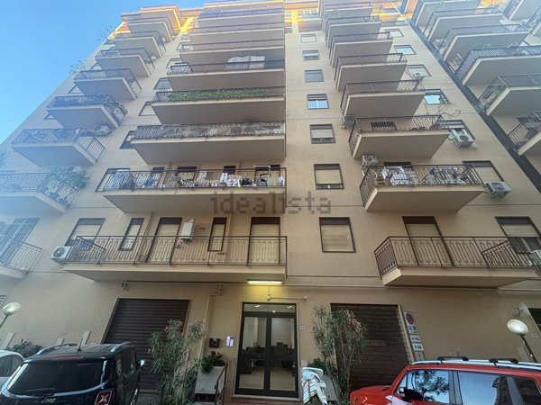 appartamento in vendita a Palermo in zona Malaspina/Palagonia