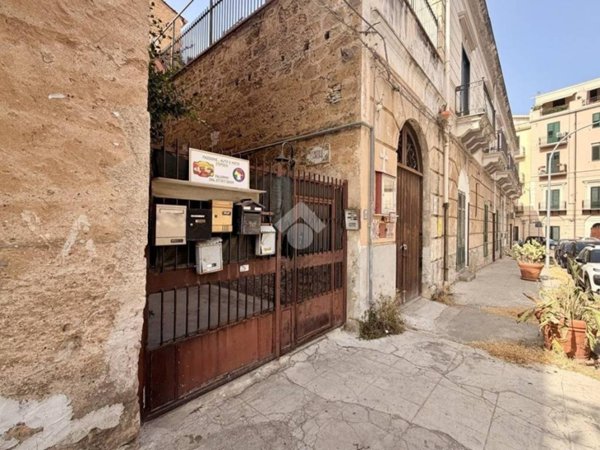appartamento in vendita a Palermo in zona Zisa