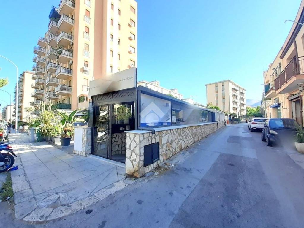 negozio in vendita a Palermo in zona San Lorenzo