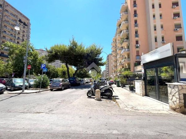 negozio in vendita a Palermo in zona San Lorenzo