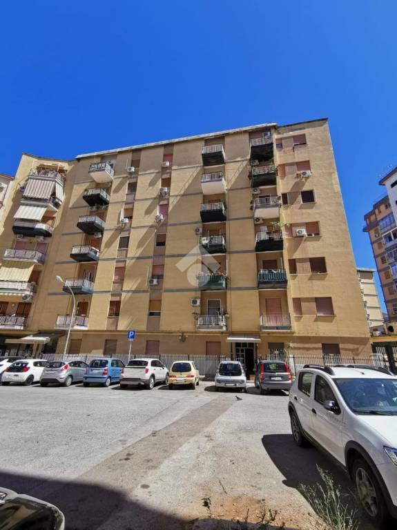 appartamento in vendita a Palermo in zona Montegrappa / Santa Rosalia
