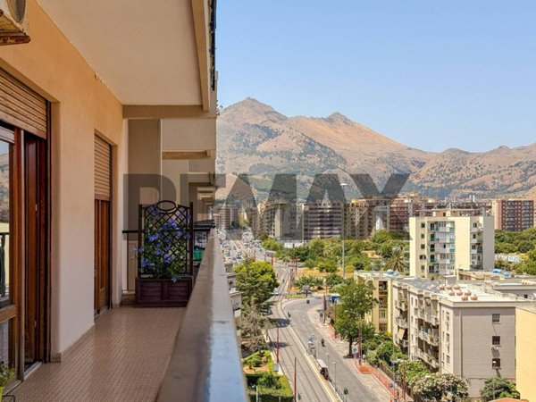 appartamento in vendita a Palermo in zona Malaspina/Palagonia