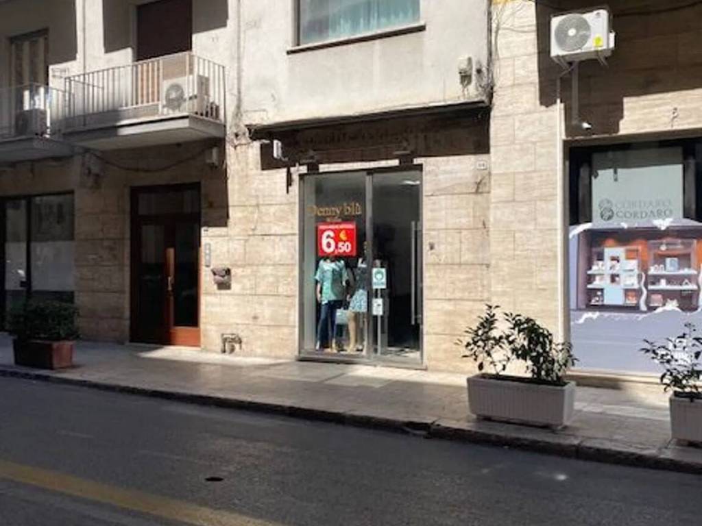 negozio in vendita a Palermo in zona Libertà