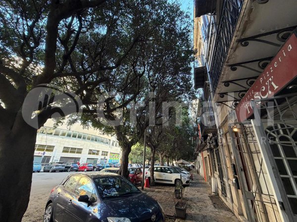 locale commerciale in vendita a Palermo in zona Centro storico