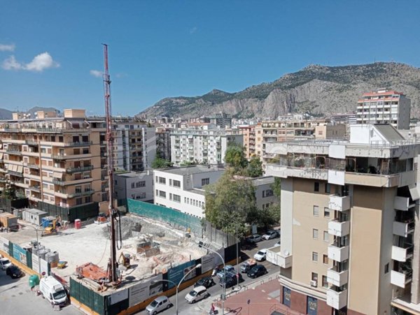 appartamento in vendita a Palermo in zona Malaspina/Palagonia