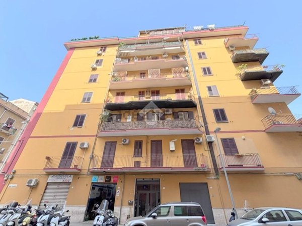 appartamento in vendita a Palermo in zona Malaspina/Palagonia