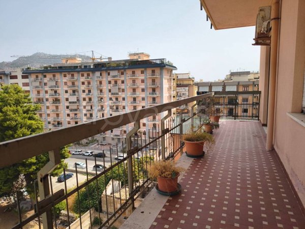 appartamento in vendita a Palermo in zona Malaspina/Palagonia