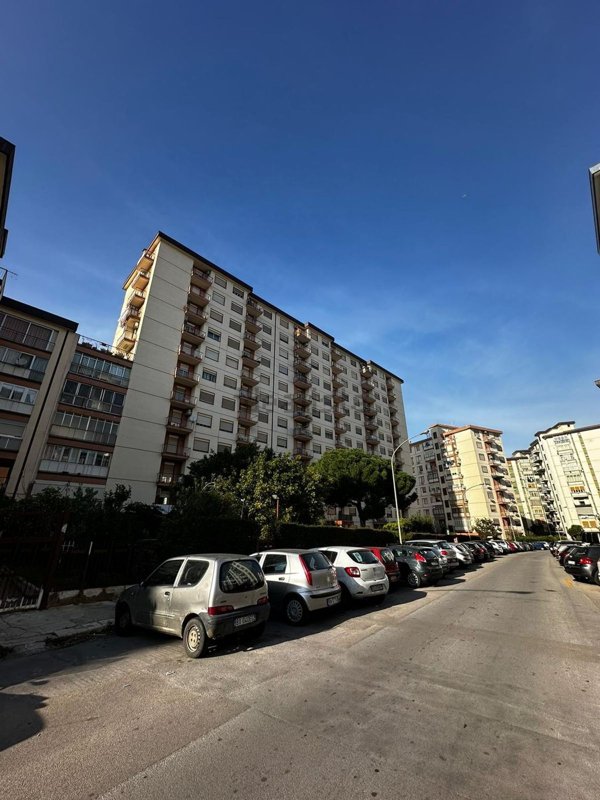 appartamento in vendita a Palermo in zona Montegrappa / Santa Rosalia