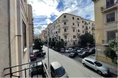 casa indipendente in vendita a Palermo in zona Zisa