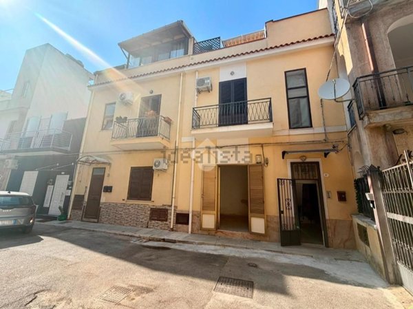 appartamento in vendita a Palermo in zona Partanna
