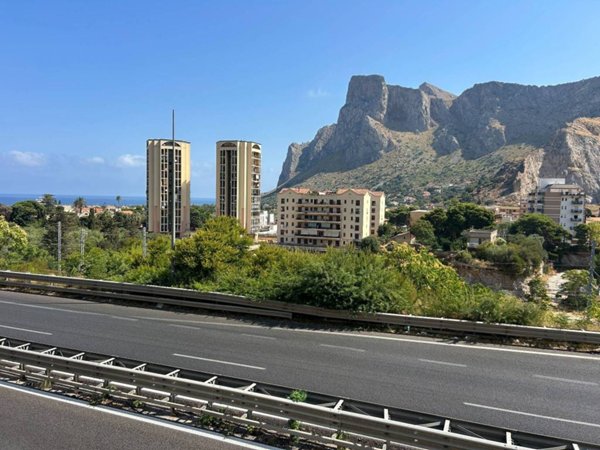 appartamento in vendita a Palermo in zona Sferracavallo