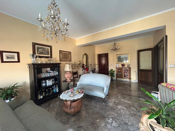 appartamento in vendita a Palermo in zona Malaspina/Palagonia