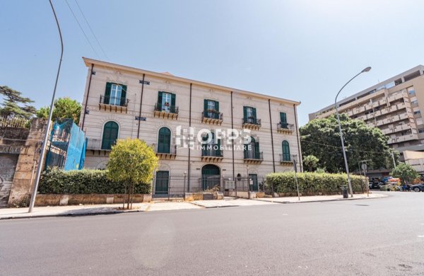 appartamento in vendita a Palermo in zona Zisa