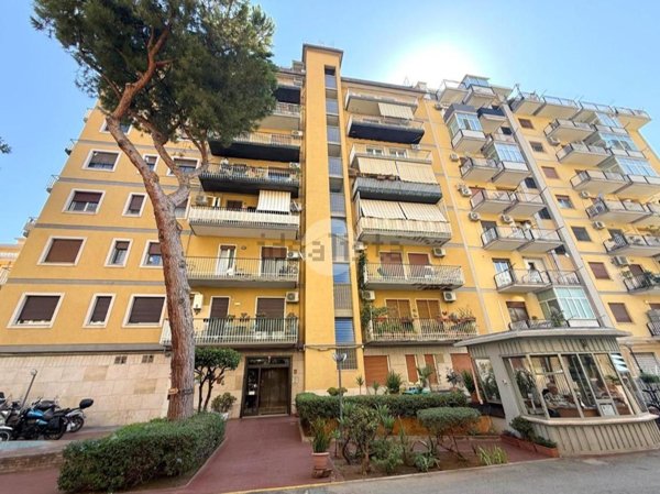 appartamento in vendita a Palermo in zona Malaspina/Palagonia