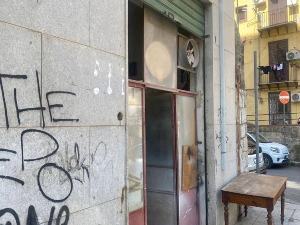 locale commerciale in vendita a Palermo in zona Zisa