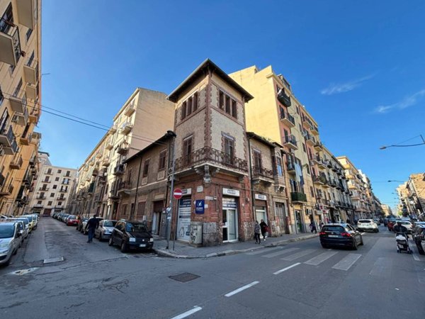 intera palazzina in vendita a Palermo in zona Oreto