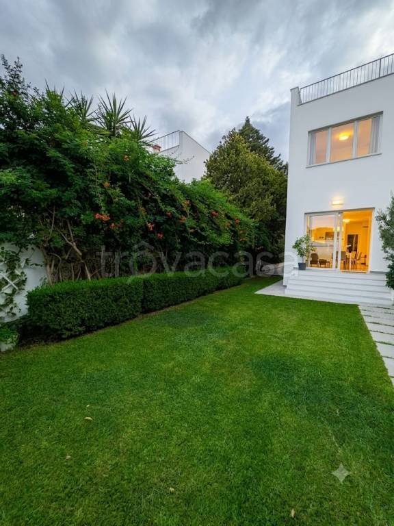 casa indipendente in vendita a Palermo in zona Mondello