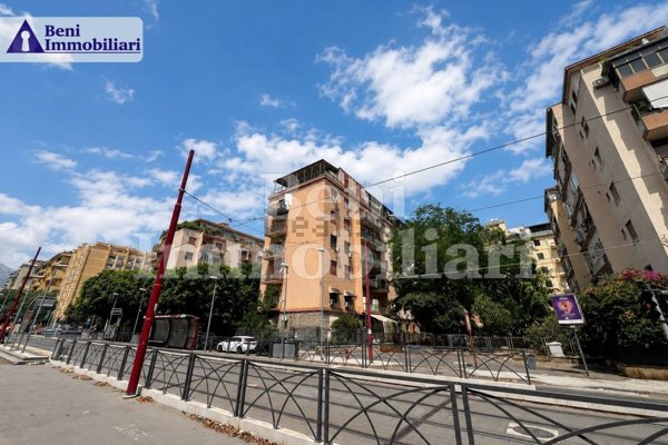 appartamento in vendita a Palermo in zona Malaspina/Palagonia