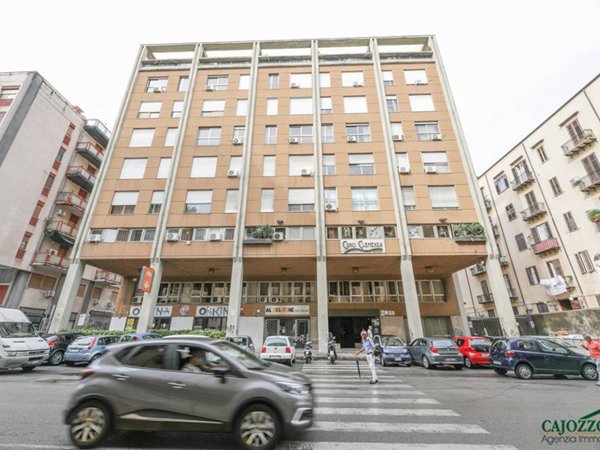 locale di sgombero in vendita a Palermo in zona Politeama