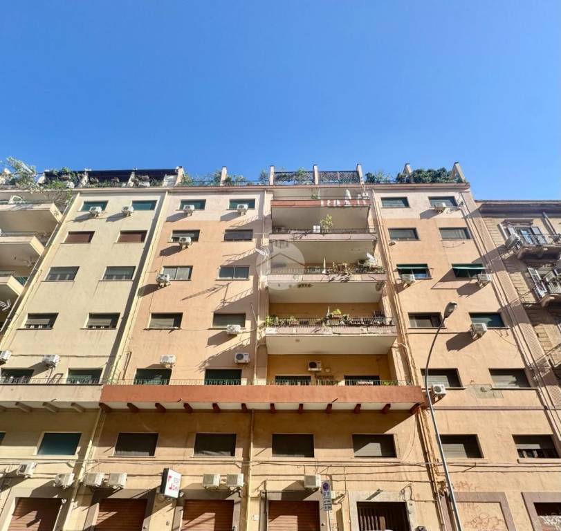 appartamento in vendita a Palermo in zona Malaspina/Palagonia