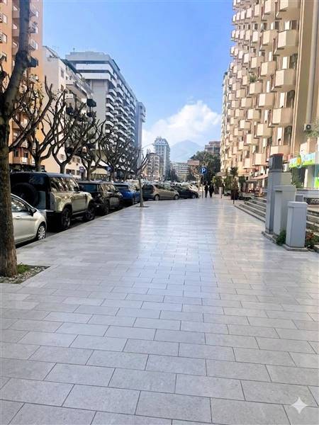locale commerciale in vendita a Palermo
