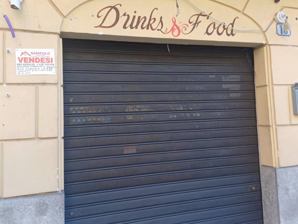 locale commerciale in vendita a Palermo in zona Centro storico