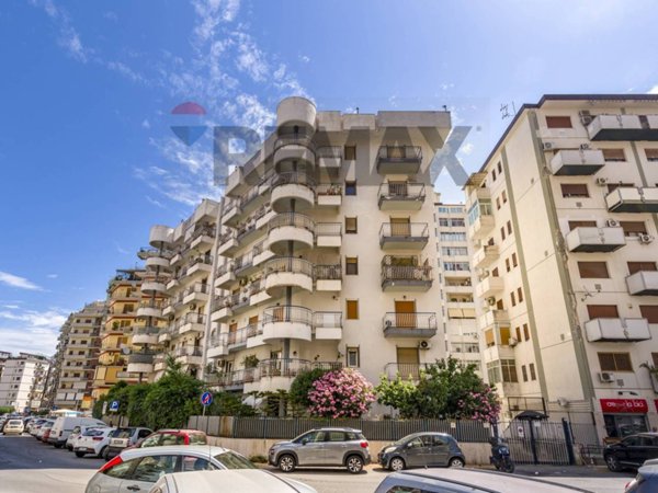appartamento in vendita a Palermo in zona Malaspina/Palagonia