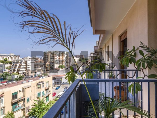 appartamento in vendita a Palermo in zona Malaspina/Palagonia