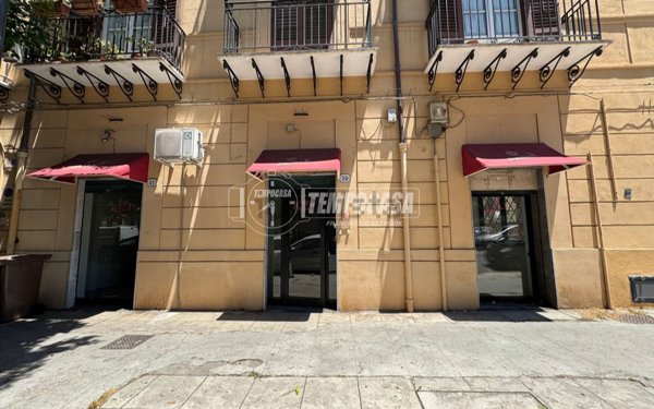 locale commerciale in vendita a Palermo in zona Politeama