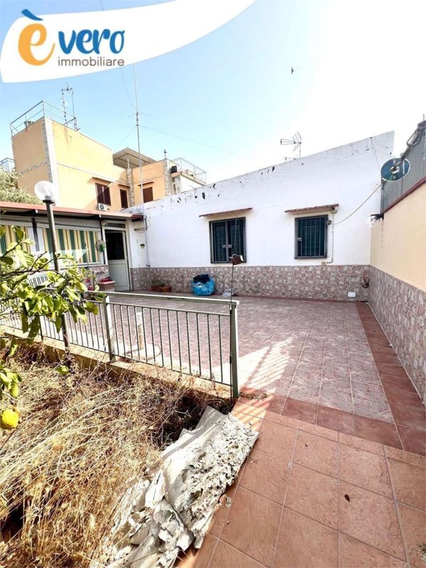 casa indipendente in vendita a Palermo in zona Partanna