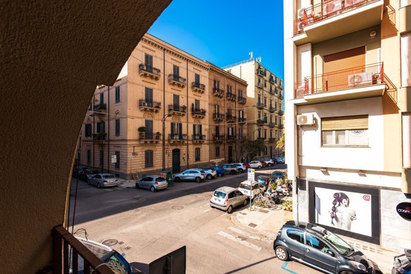 appartamento in vendita a Palermo in zona Politeama