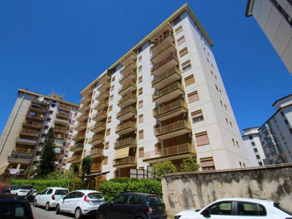 appartamento in vendita a Palermo in zona Montegrappa / Santa Rosalia
