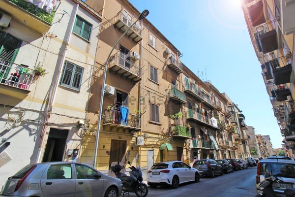 appartamento in vendita a Palermo in zona Zisa