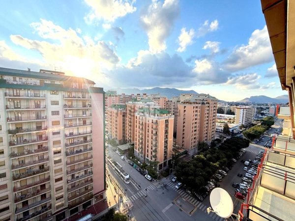appartamento in vendita a Palermo in zona Malaspina/Palagonia