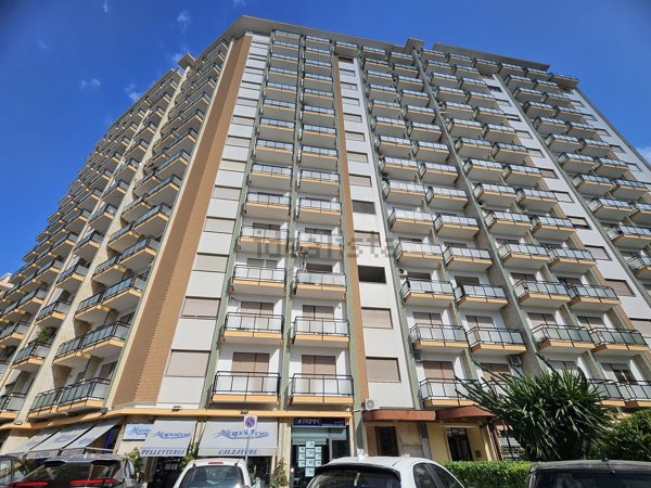 appartamento in vendita a Palermo in zona Malaspina/Palagonia