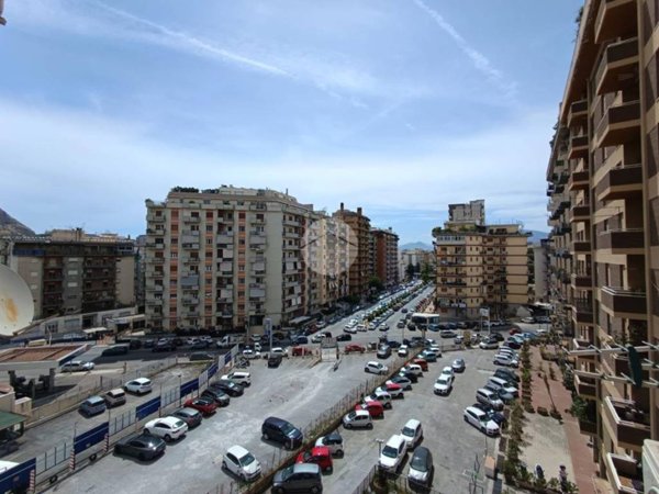 appartamento in vendita a Palermo in zona Malaspina/Palagonia