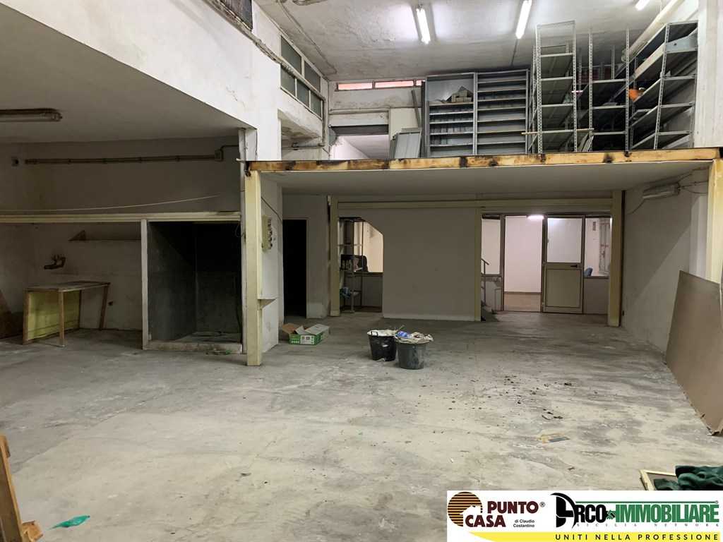 locale commerciale in vendita a Palermo in zona Sferracavallo