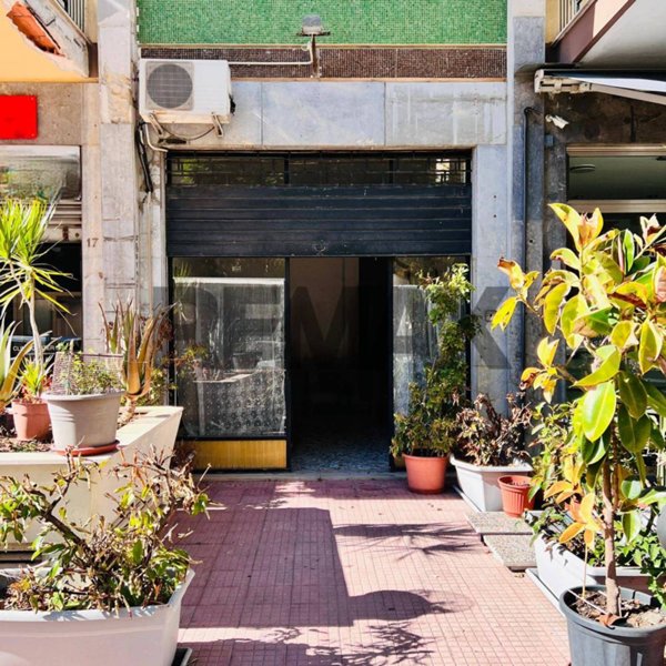 locale commerciale in vendita a Palermo in zona Libertà