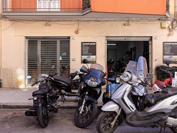 negozio in vendita a Palermo in zona Malaspina/Palagonia