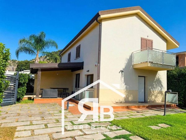 casa indipendente in vendita a Palermo in zona Mondello