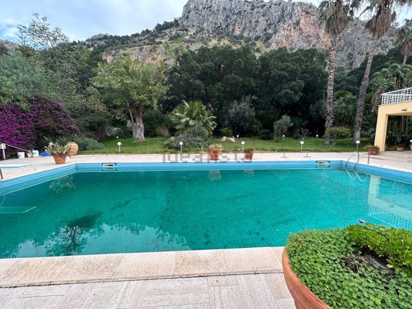 casa indipendente in vendita a Palermo in zona Mondello