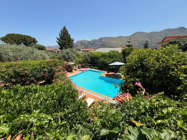 casa indipendente in vendita a Palermo in zona Mezzomonreale