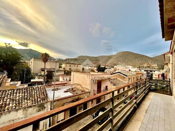 appartamento in vendita a Palermo in zona Partanna