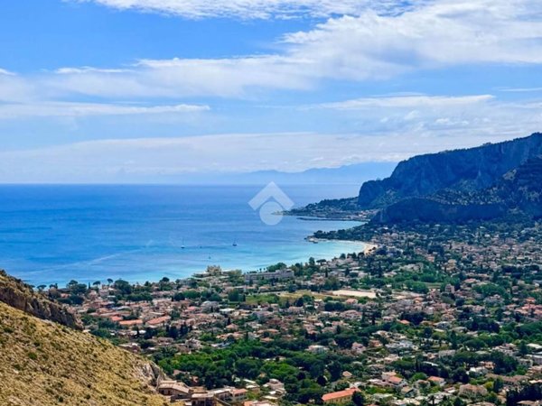 casa indipendente in vendita a Palermo in zona Mondello