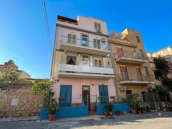 appartamento in vendita a Palermo in zona Partanna