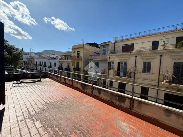 appartamento in vendita a Palermo in zona Partanna