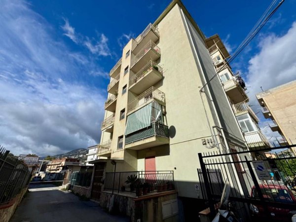 appartamento in vendita a Palermo in zona Mezzomonreale